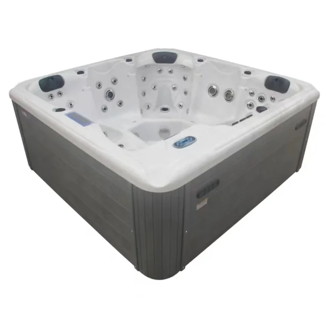Adriano 01N — ujęcie 2 z dokumentacji modelu